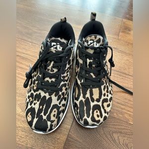 NEW APL ICONIC PANTHER WOMEN SNEAKERS SIZE 7